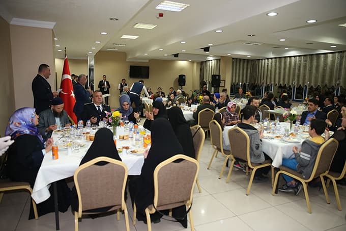 Şehit aileleri ve gaziler bu yemekte buluştu