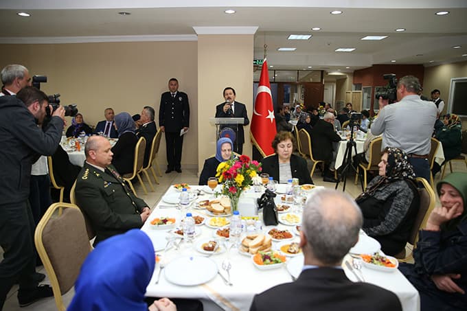 Şehit aileleri ve gaziler bu yemekte buluştu