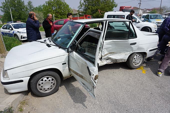 Akyazı'da trafik kazası: 5 yaralı