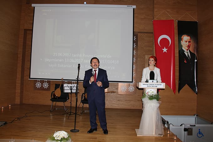 Vali Balkanlıoğlu, şiir dinletisine katıldı