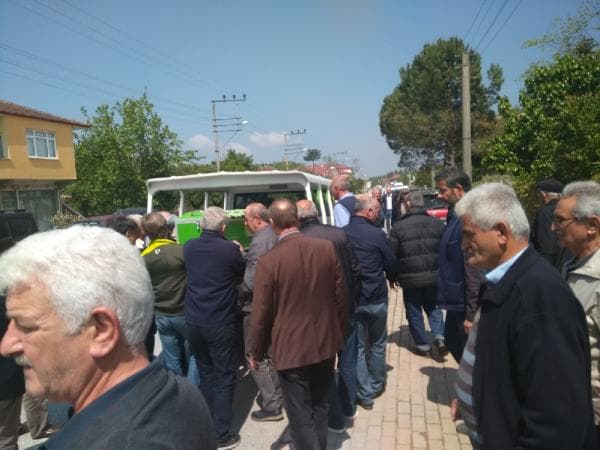 Vasiyet etti, cenazesi 'hoşçakalın' pankartıyla uğurlandı
