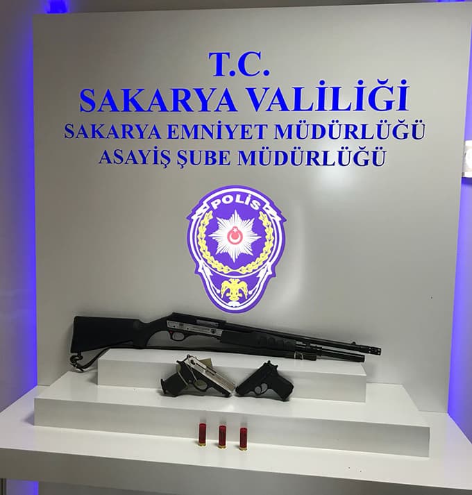 Adapazarı'nda pompalı tüfekle sağa sola ateş etti