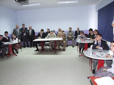 Okullar Bilgileriyle Yarışıyor