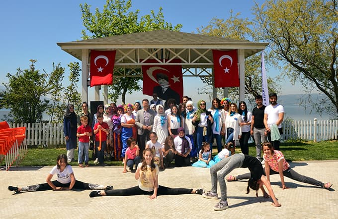 Sapanca'da ağaçlar çiçek açtı