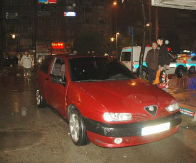 Çarptığı Kadını Elini Tutarak Teselli Etmeye Çalıştı