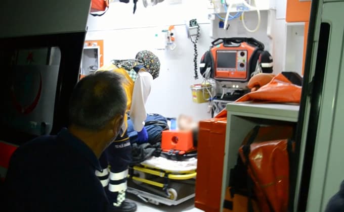 Traktör ile otomobil çarpıştı