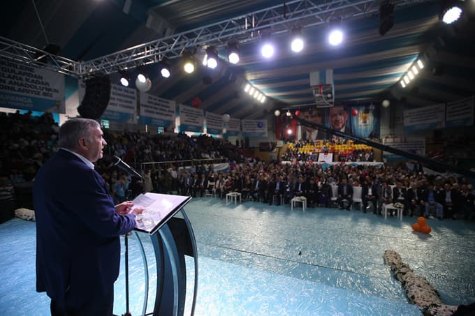Zehra Hatipoğlu yeniden İl Kadın Kolları Başkanı seçildi