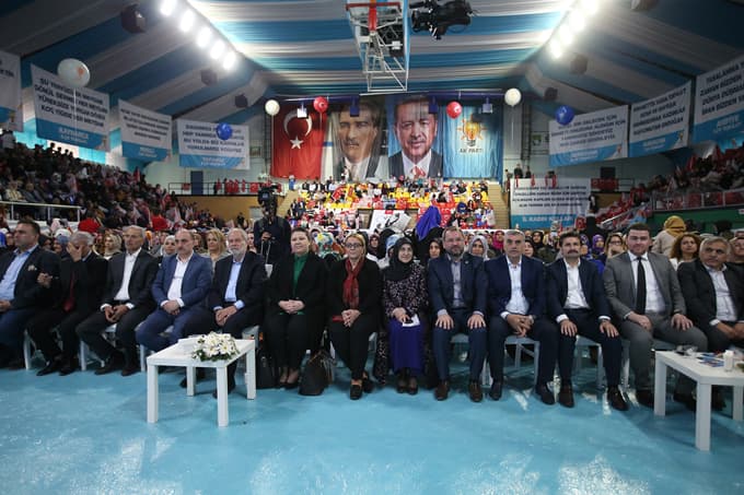 Zehra Hatipoğlu yeniden İl Kadın Kolları Başkanı seçildi