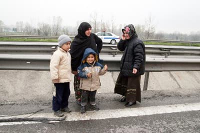 Lastiği Patlayan Araç Devrildi: 4 Yaralı