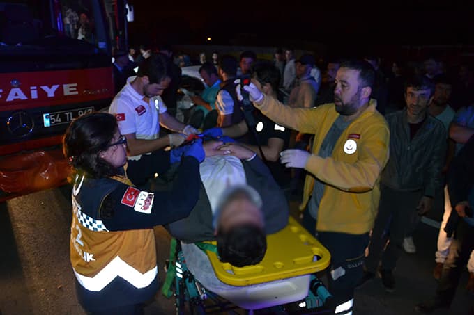 Yolcu otobüsü ile otomobil çarpıştı