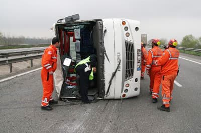 Lastiği Patlayan Araç Devrildi: 4 Yaralı