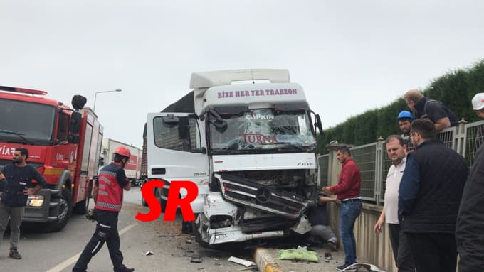 TIR ile kamyonet çarpıştı