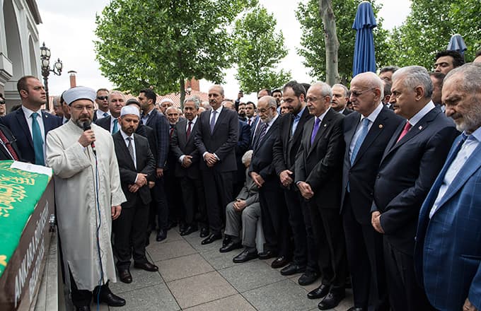 Bakan Cevat Ayhan için Ankara'da cenaze namazı kılındı