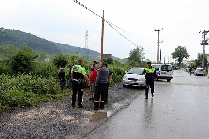 Hurdaya dönen otomobilden sağ çıktılar