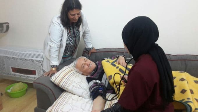 Yaşlı ve hastalara moral oldular