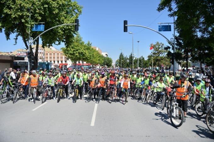 Vali Balkanlıoğlu ile birlikte pedal çevirdiler