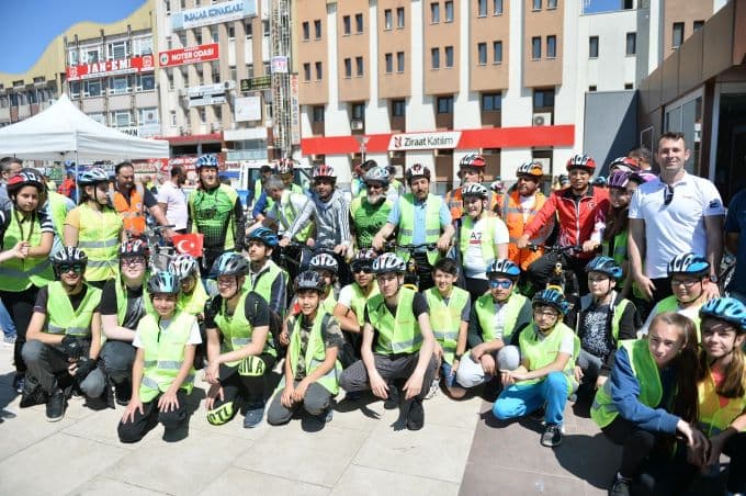 Vali Balkanlıoğlu ile birlikte pedal çevirdiler