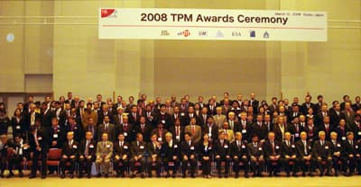<font size="2"><font face="Arial"><strong>D&uuml;nya &Ccedil;apında Prestij &Ouml;d&uuml;l&uuml; </strong><br /><br />Her yıl d&uuml;nya &ccedil;apında TPM uygulayan firmaların JIPM&nbsp; tarafından denetlenerek başarılı olanların layık g&ouml;r&uuml;ld&uuml;ğ&uuml; TPM'in &ccedil;eşitli kademe &ouml;d&uuml;llerini bu yıl T&uuml;rkiye'den ASAŞ'da almaya hak kazandı. D&uuml;nya &ccedil;apında prestij &ouml;d&uuml;l&uuml; olan <font color="#333399" style="background-color: #ffffff">'TPM M&uuml;kemmellik &Ouml;d&uuml;l&uuml;'</font> etkin bir &uuml;retim sistemine ulaşmayı başaran firmalara minimum &uuml;&ccedil; yıllık başarılı uygulama neticesinde Japon profes&ouml;rlerin denetlemesi ve değerlendirmesiyle veriliyor.<br /><br />&Ouml;d&uuml;l paketi, ge&ccedil;en&nbsp; g&uuml;nlerde Japonya'nın eski başkenti olan Kyoto'da yapılan t&ouml;renle TPM Koordinat&ouml;r&uuml; Sadık Mutlu Ayan ve TPM Ofis Lideri Fatih Zafer Zorlu'ya takdim edildi.&nbsp;&nbsp; </font></font>