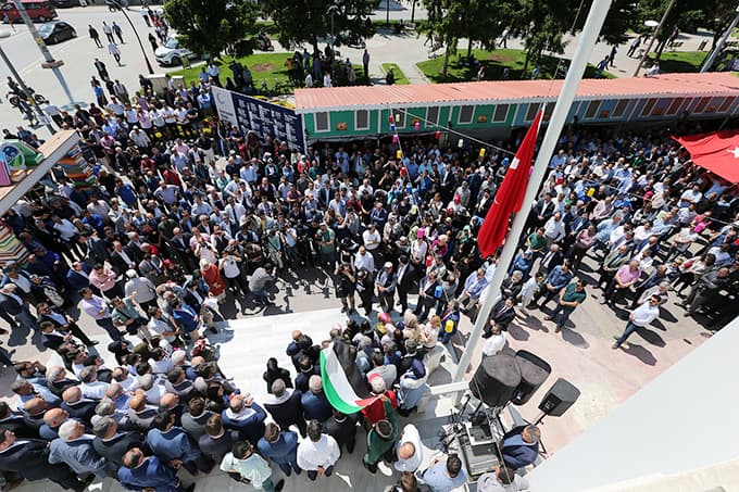 Sakarya'da yüzlerce insan Filistinli şehitler için toplandı