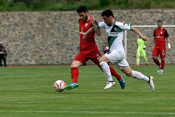 Sakaryaspor, Gümüşhane'de avantajı kaptı
