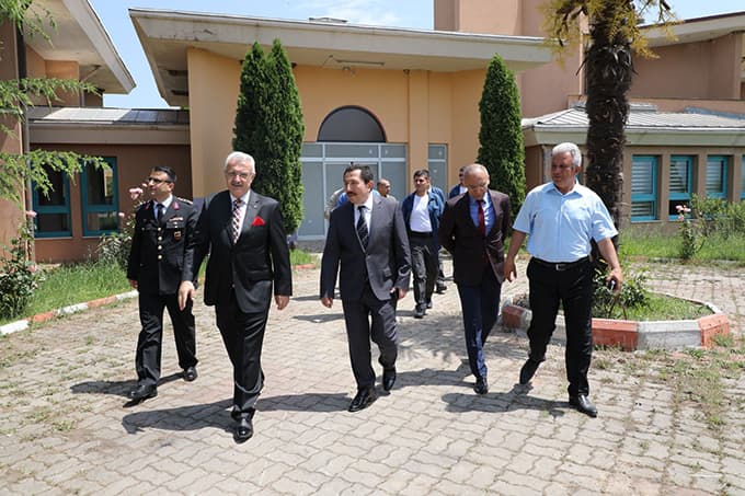 Vali Balkanlıoğlu'ndan kadın cezaevine ziyaret