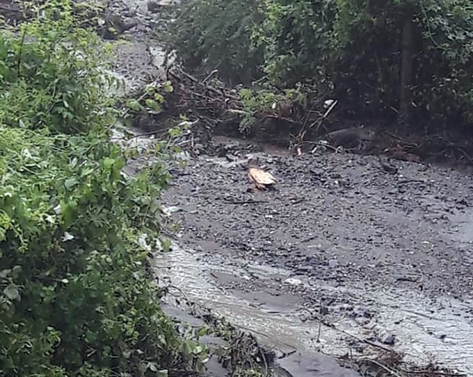 Sağanak yağış sonrası yollar bu hale geldi