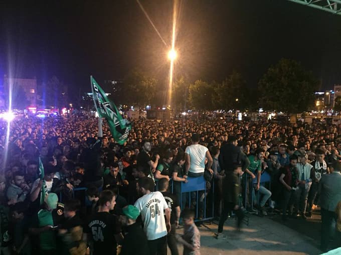 Sakaryaspor'un final müsabakası meydanda izlendi