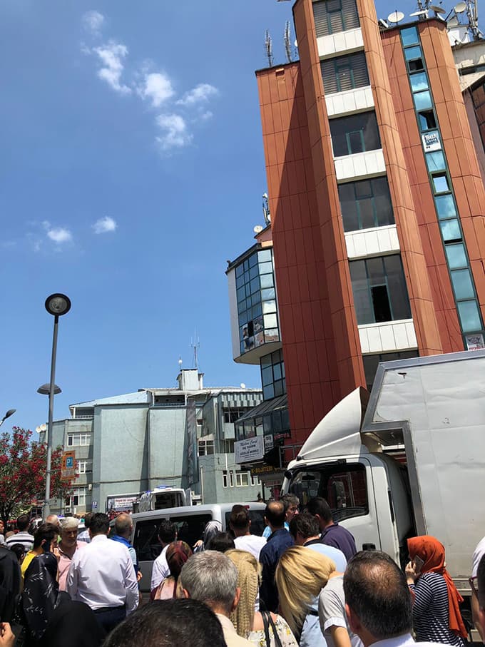 Çark Caddesi'nde intihar girişimi
