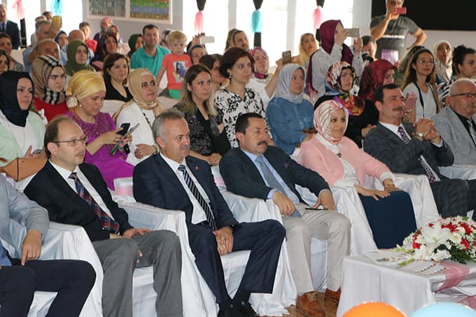 Sakarya'da 186 bin 68 öğrenci karne aldı