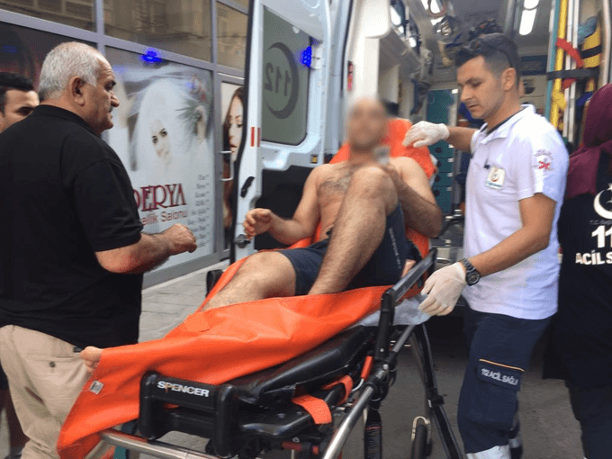 Iraklı adam, yakınını bıçakladı