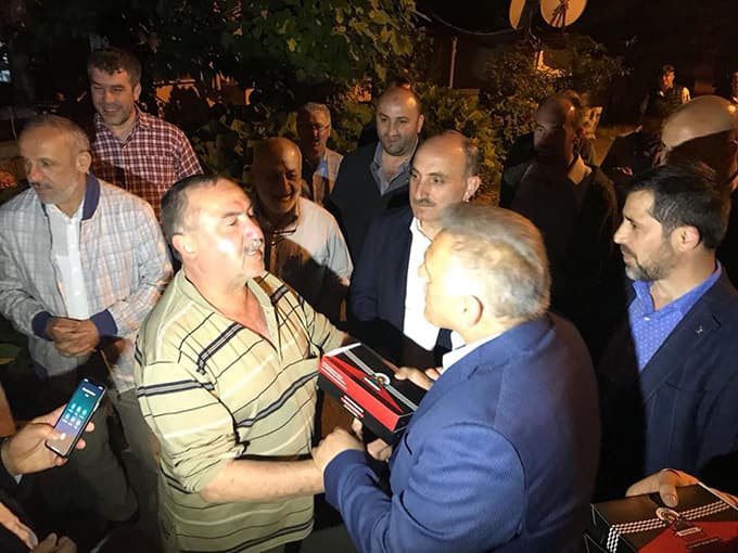 Fevzi Kılıç mani söyledi