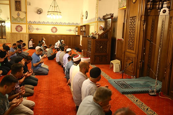 Son teravih namazında çocuklara "Nasrettin Hoca" sürprizi