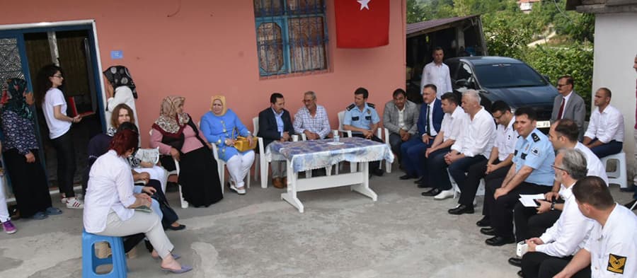 Vali Balkanlıoğlu'ndan şehit ailesine ziyaret