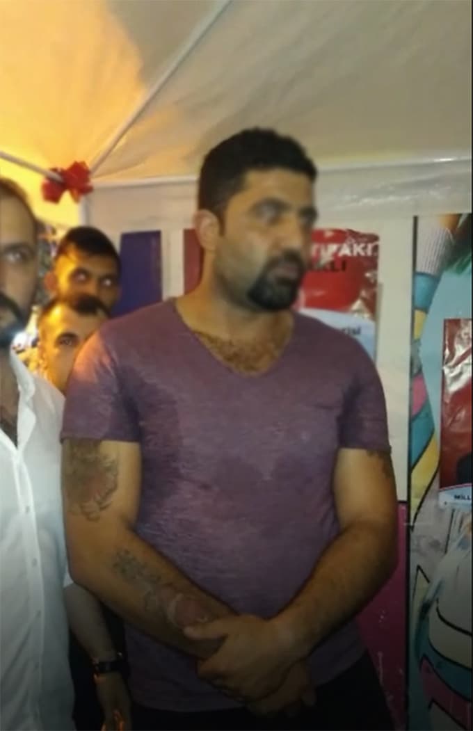 Çark Caddesi'ndeki tartışmaya karışan esnaf özür diledi