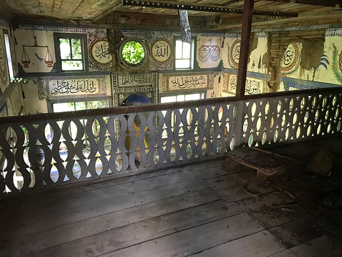 300 yıllık cami çürüyor 
