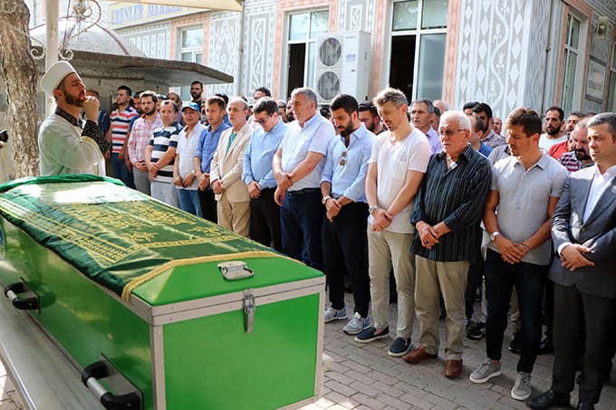 Eski Milli Futbolcu Orhan Ak'ın acı günü 