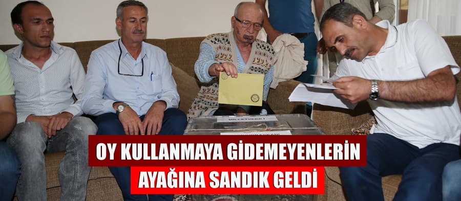 Sandık, oy kullanamayanların ayaklarına geldi