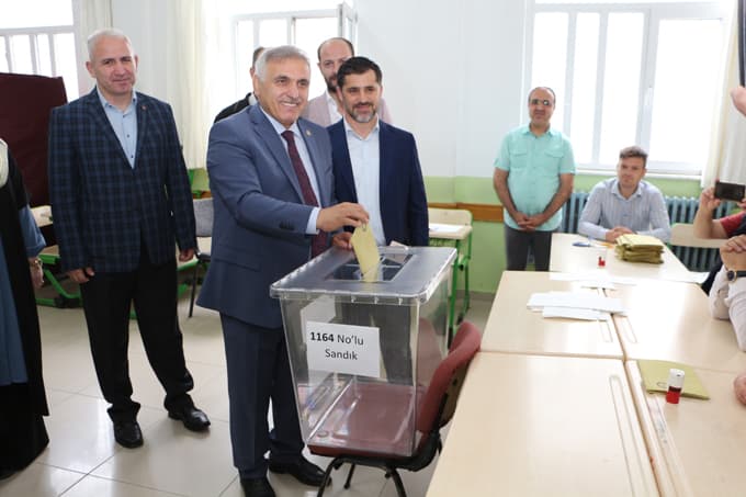 Sakarya, seçim için sandığa gitti