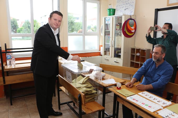 Sakarya, seçim için sandığa gitti