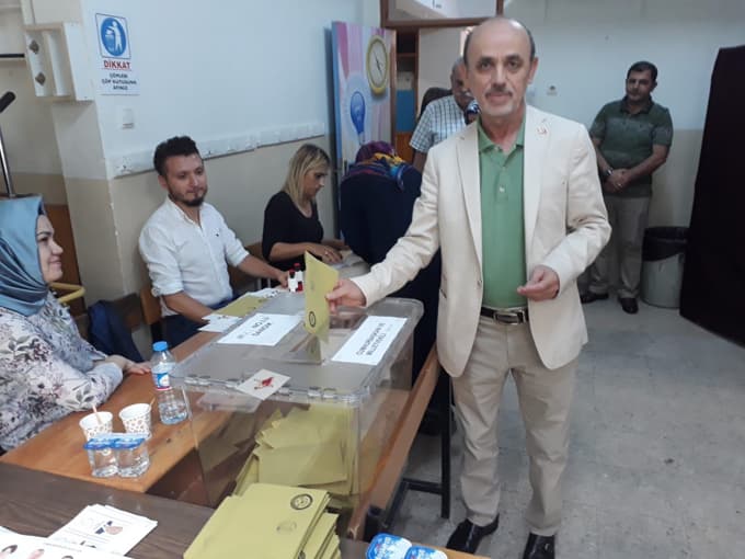 Sakarya, seçim için sandığa gitti
