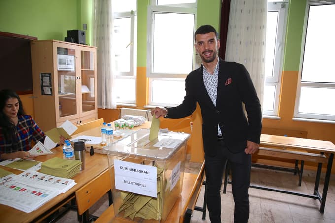 Sakarya, seçim için sandığa gitti