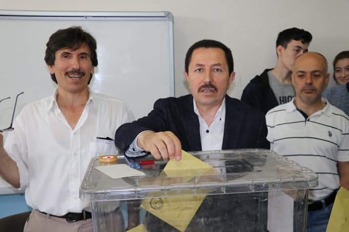 Sakarya, seçim için sandığa gitti