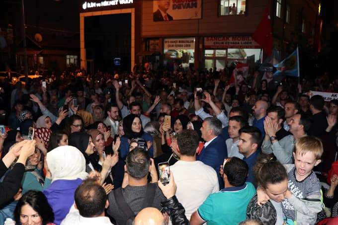 Sakarya, seçim sonuçlarını böyle kutladı