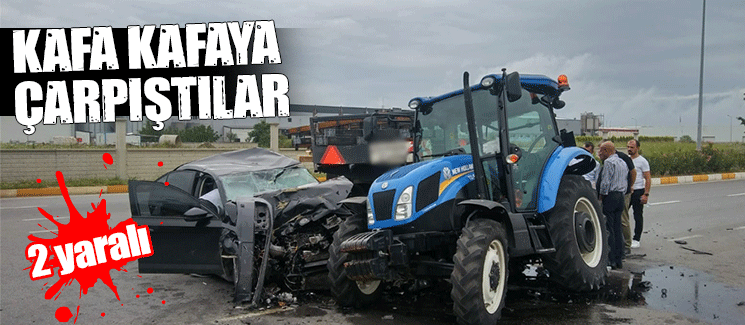 Traktör ve otomobil kafa kafaya çarpıştı