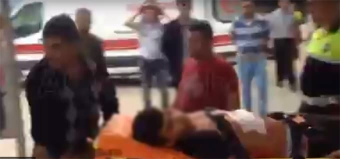 Akyazı'da bıçaklı kavga