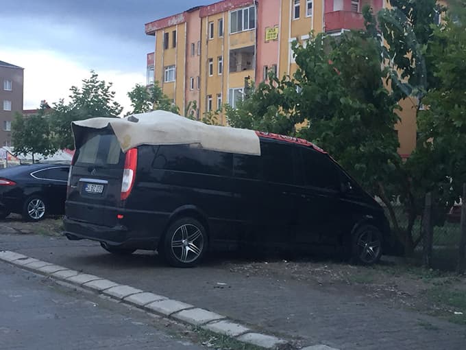 Karasu'da dolu yağdı