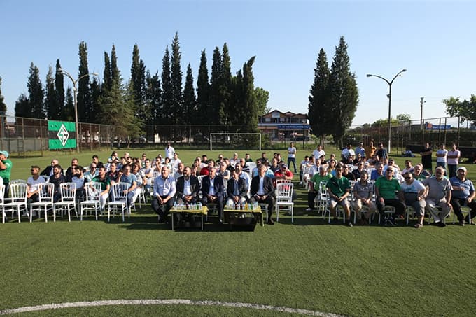 Sakaryaspor 9 futbolcuyu renklerine bağladı 
