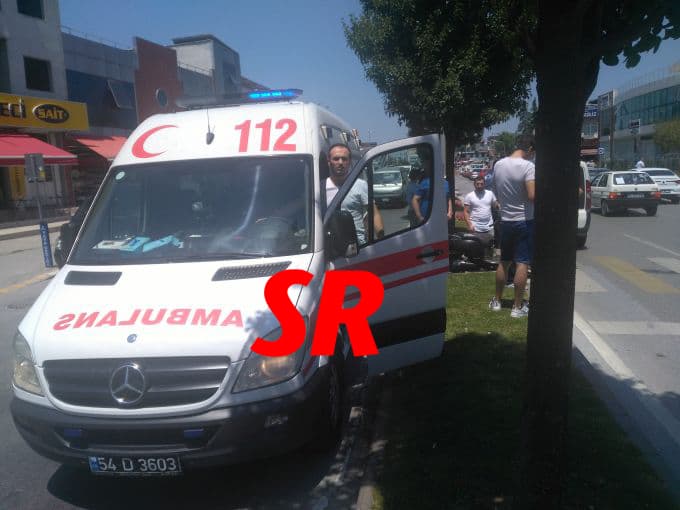 Karşıdan karşıya geçmeye çalışan bisikletliye araba çarptı