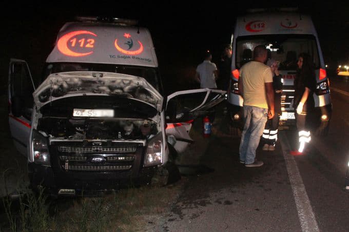Ambulans ile motosiklet çarpıştı: 1 ağır yaralı