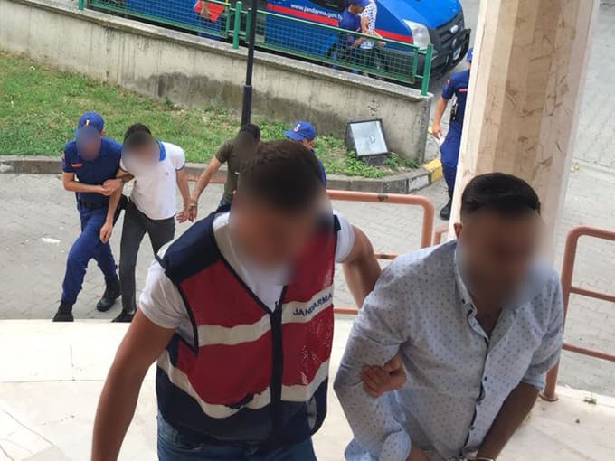 Suriye uyruklu uyuşturucu satıcısı kıskıvrak yakalandı